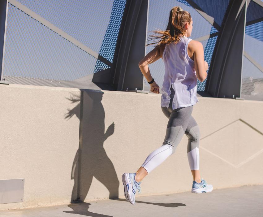 Saucony Axon Black / White | Women Running