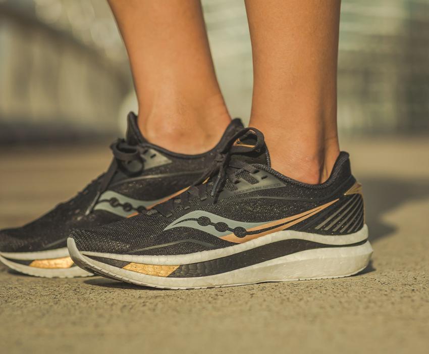 Saucony Endorphin Speed Black / Gold | Women Running