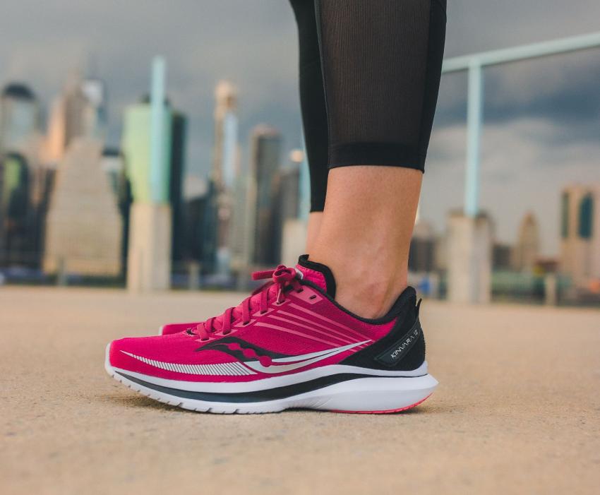 Saucony Kinvara 12 Wide Cherry / Silver | Women Running