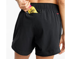 Saucony Outpace 5" Short Black | Women Bottoms