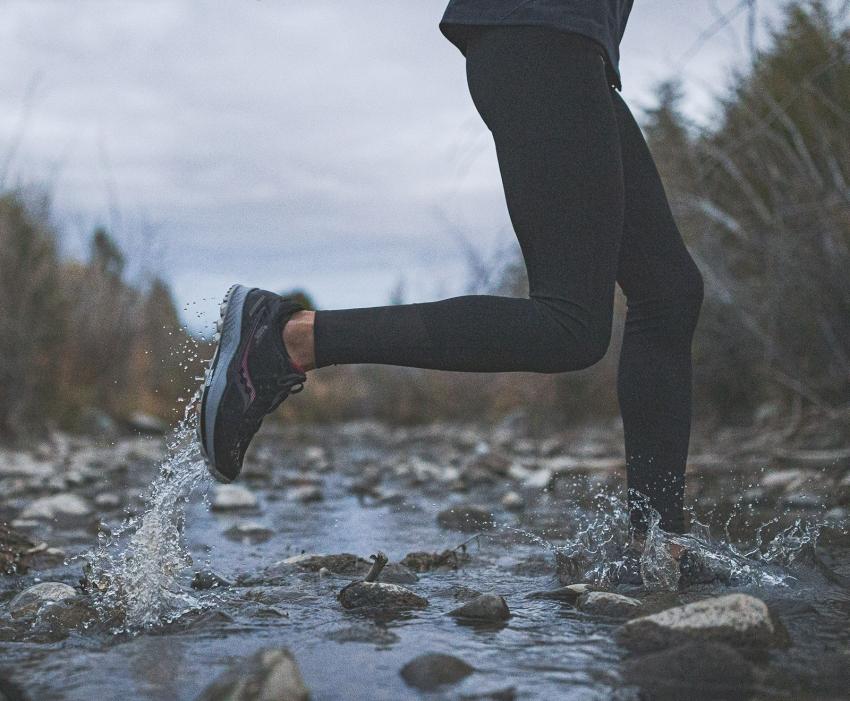 Saucony Peregrine 11 GTX Black / Cherry | Women Running