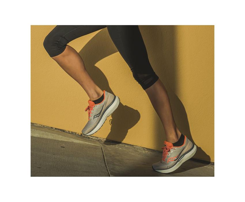 Saucony Triumph 18 Wide Charcoal / Sky | Women Wide Widths